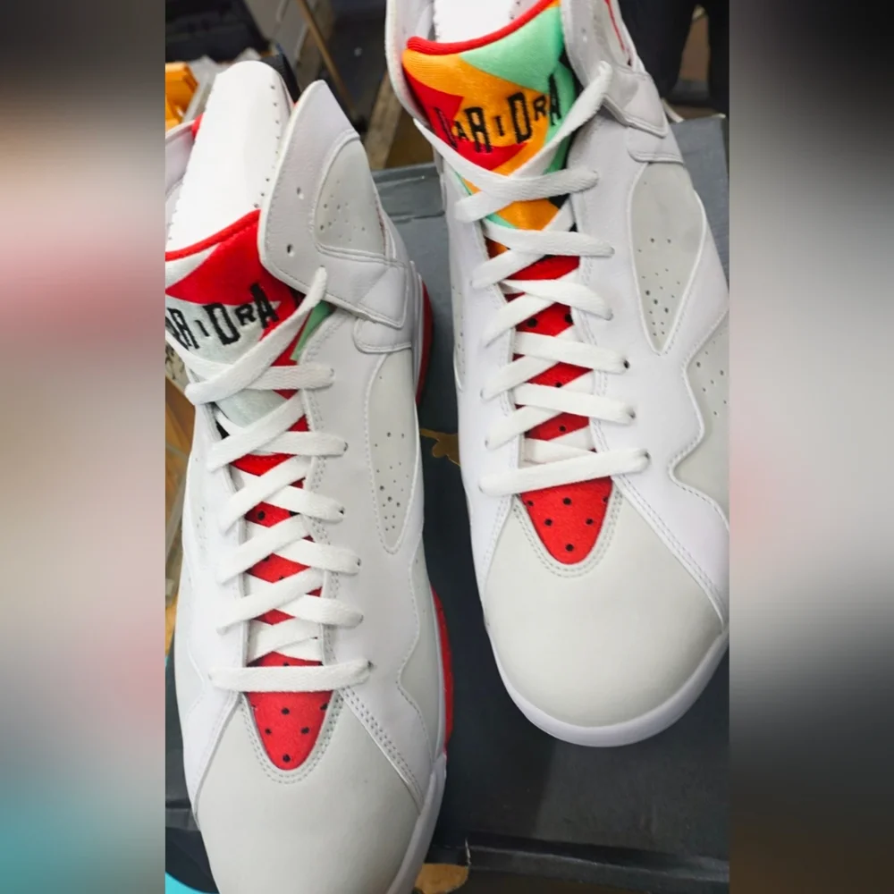 Nike Air Jordans Size 9.5 White Red Men's Authentic Retro Hare Basketball Athlet